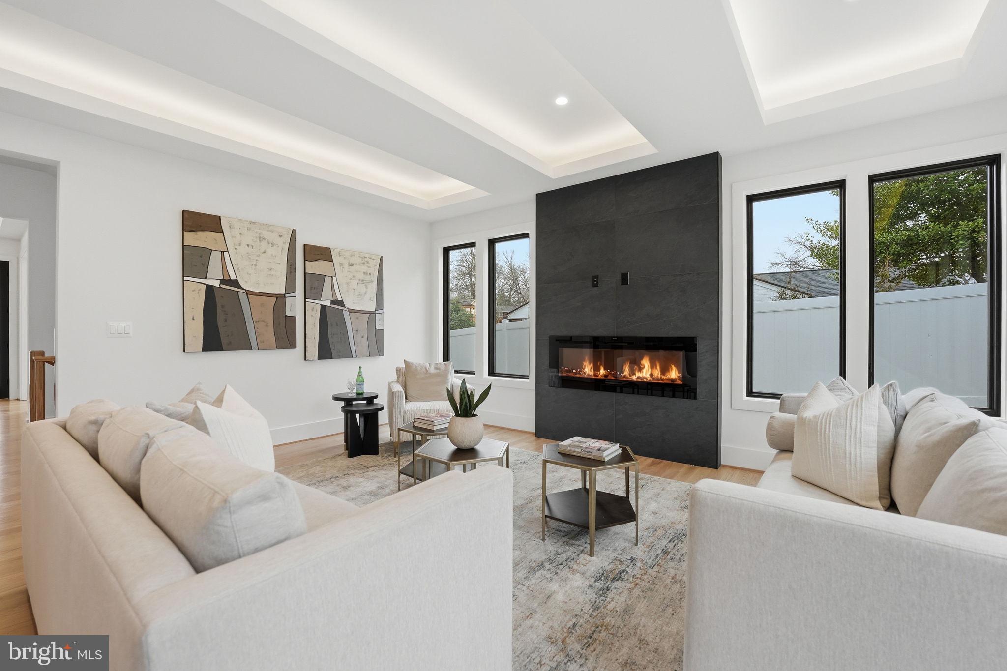 ARLINGTON RIDGE - Residential