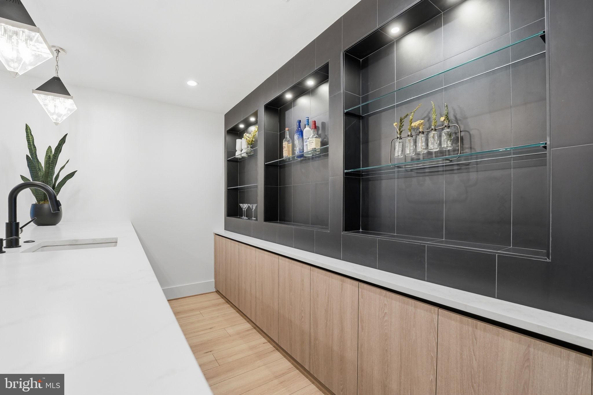 ARLINGTON RIDGE - Residential