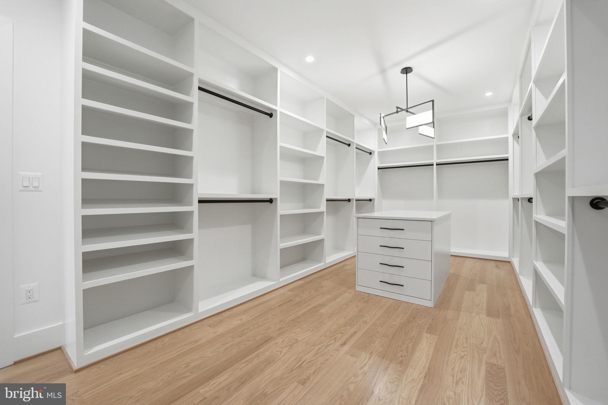 ARLINGTON RIDGE - Residential