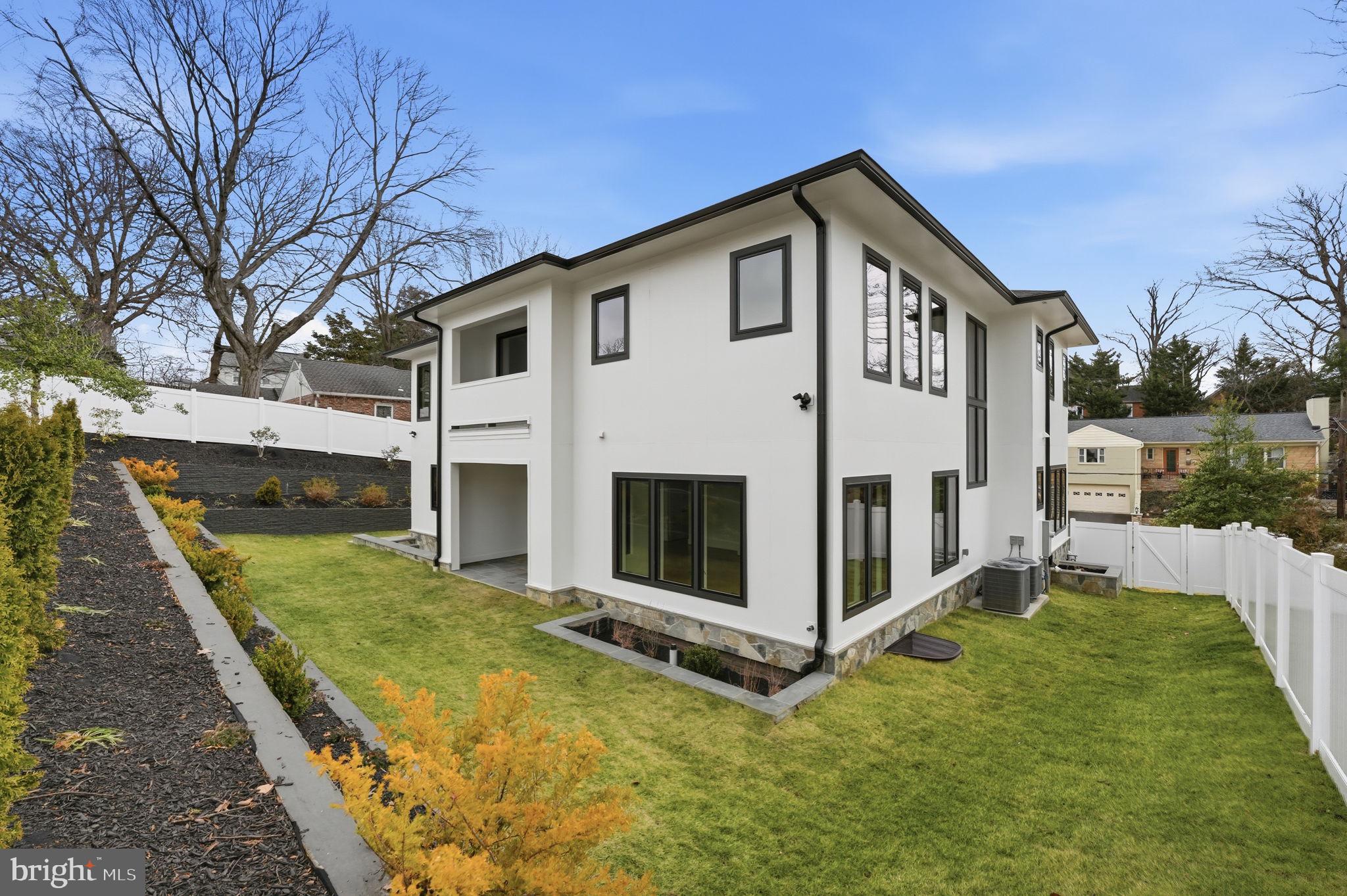 ARLINGTON RIDGE - Residential