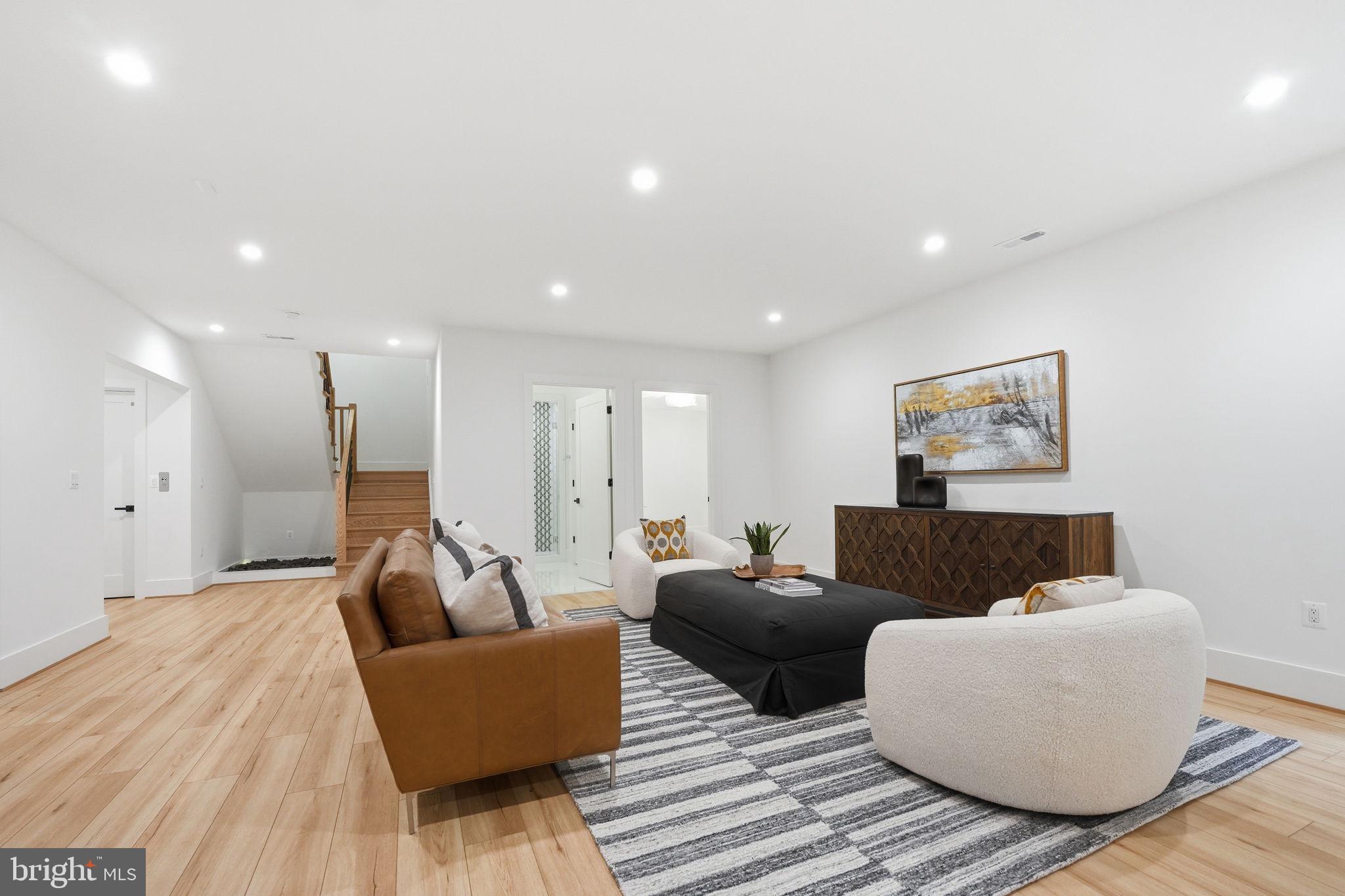 ARLINGTON RIDGE - Residential