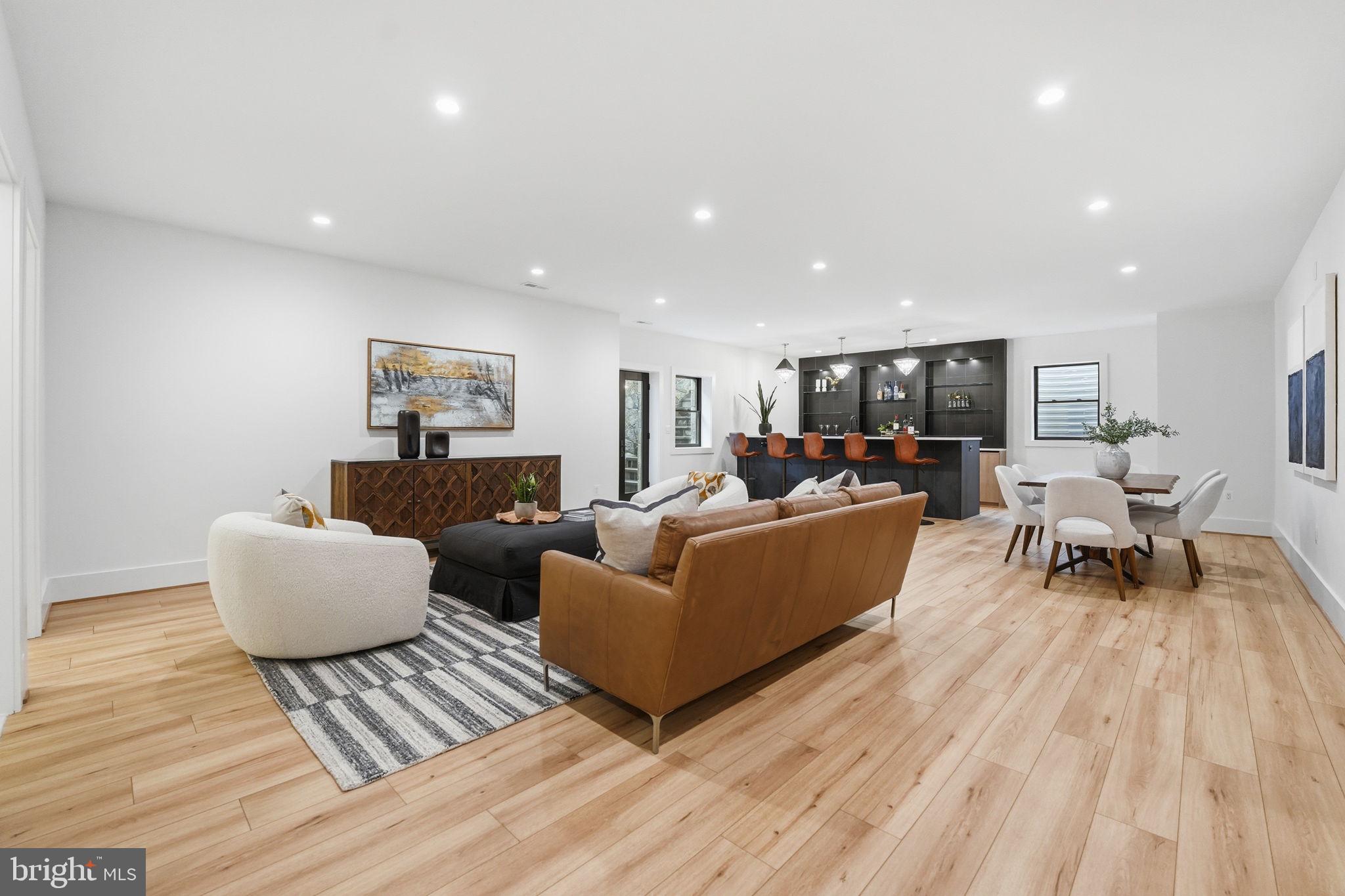 ARLINGTON RIDGE - Residential