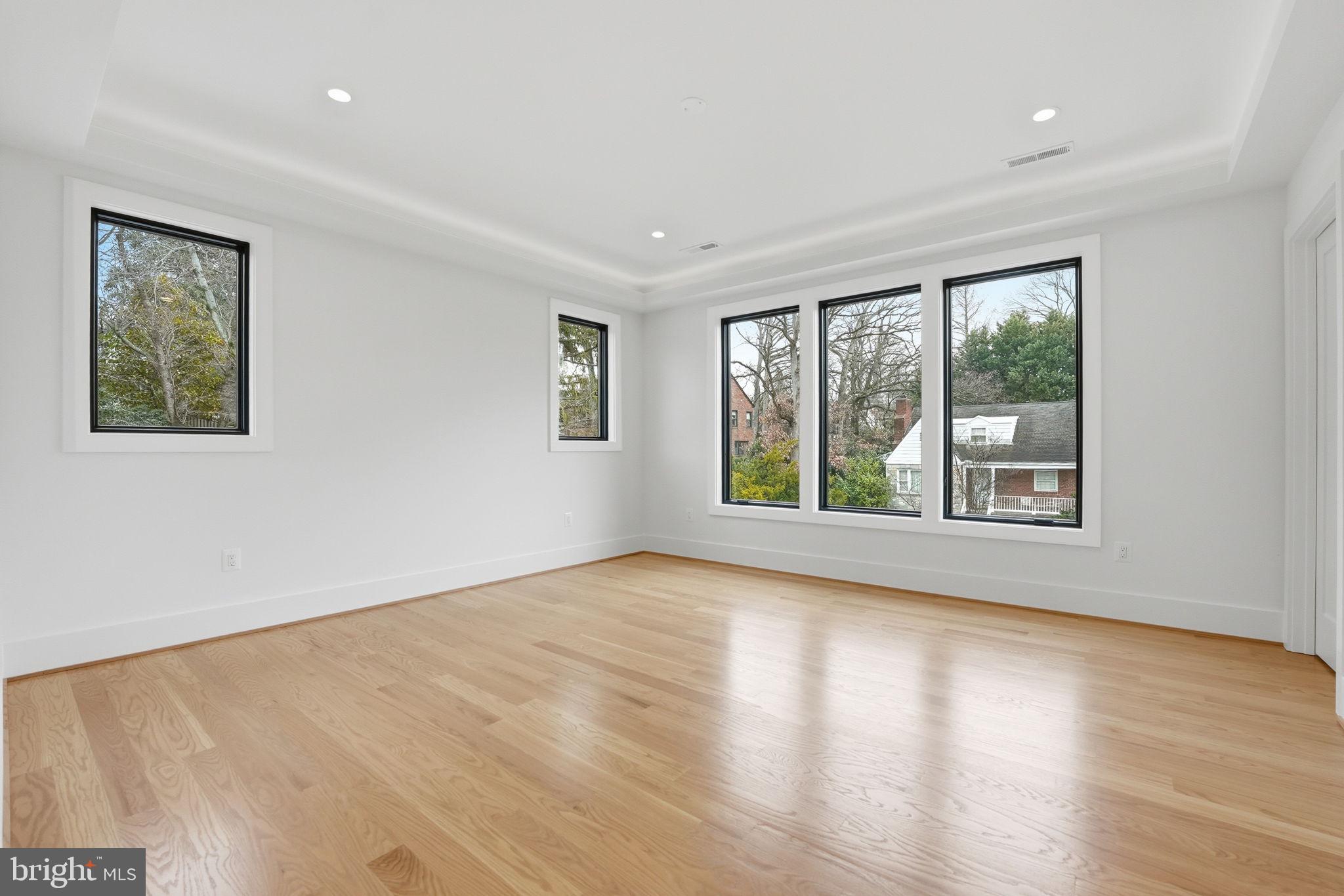 ARLINGTON RIDGE - Residential