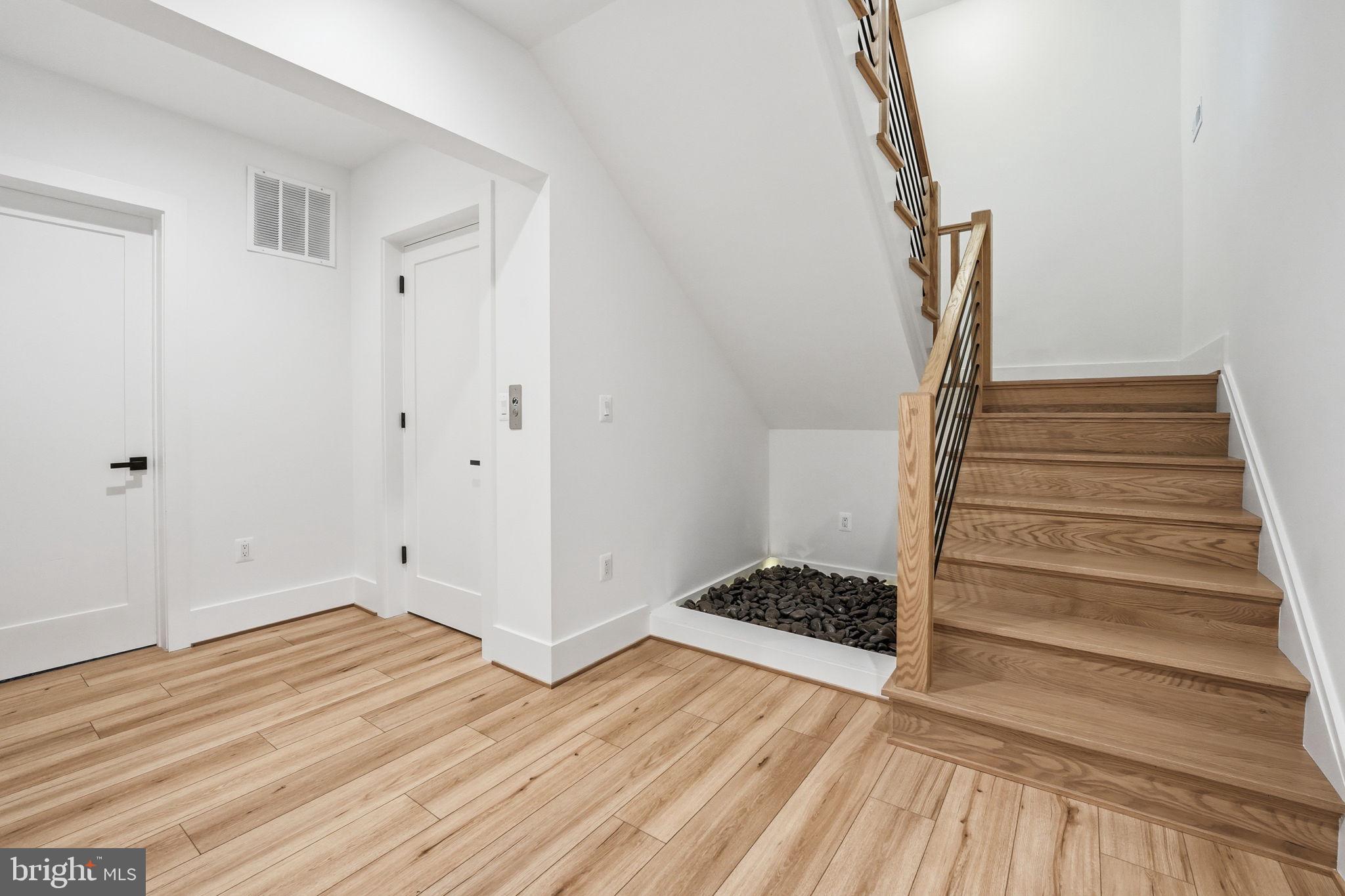 ARLINGTON RIDGE - Residential