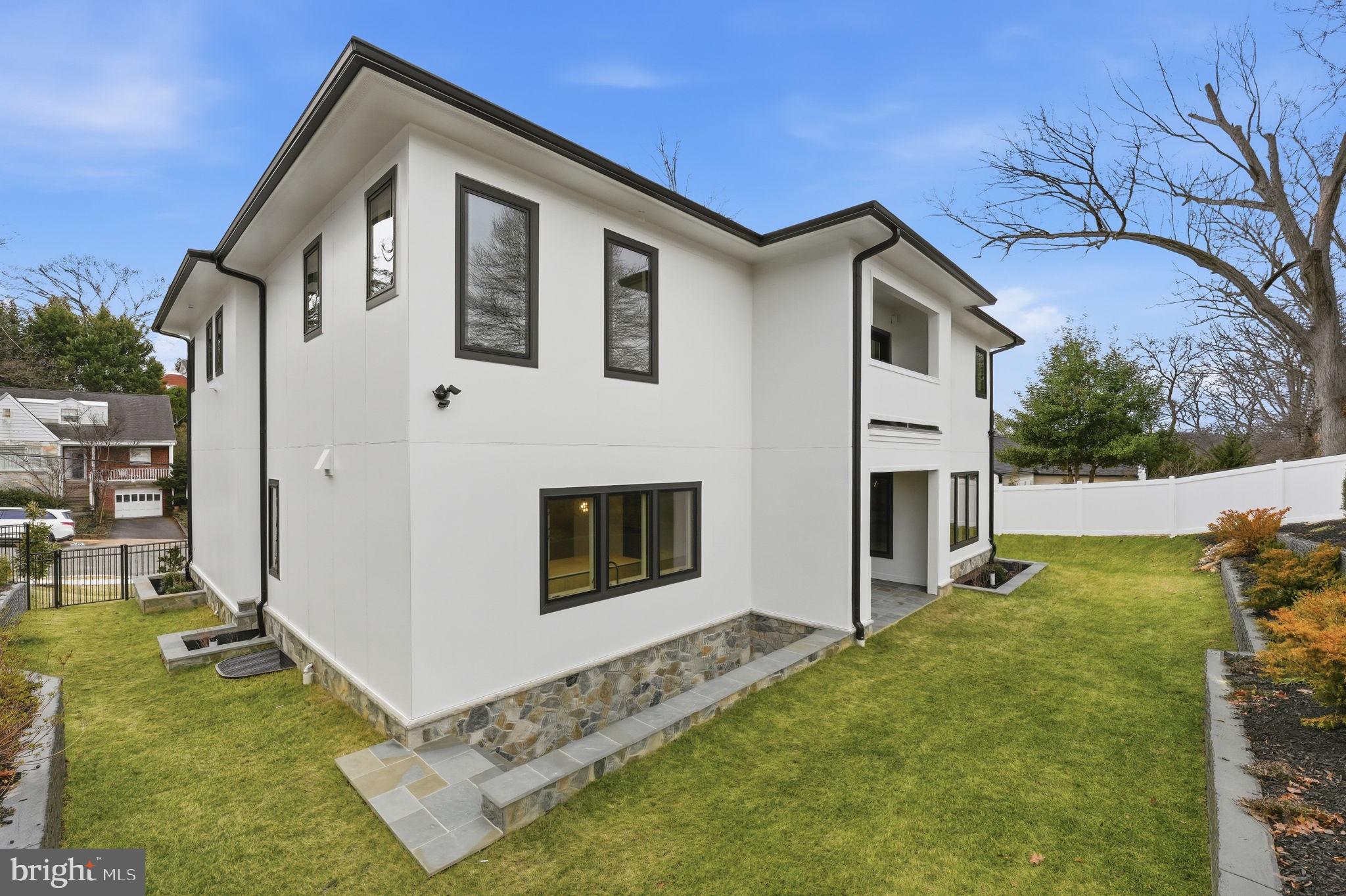 ARLINGTON RIDGE - Residential