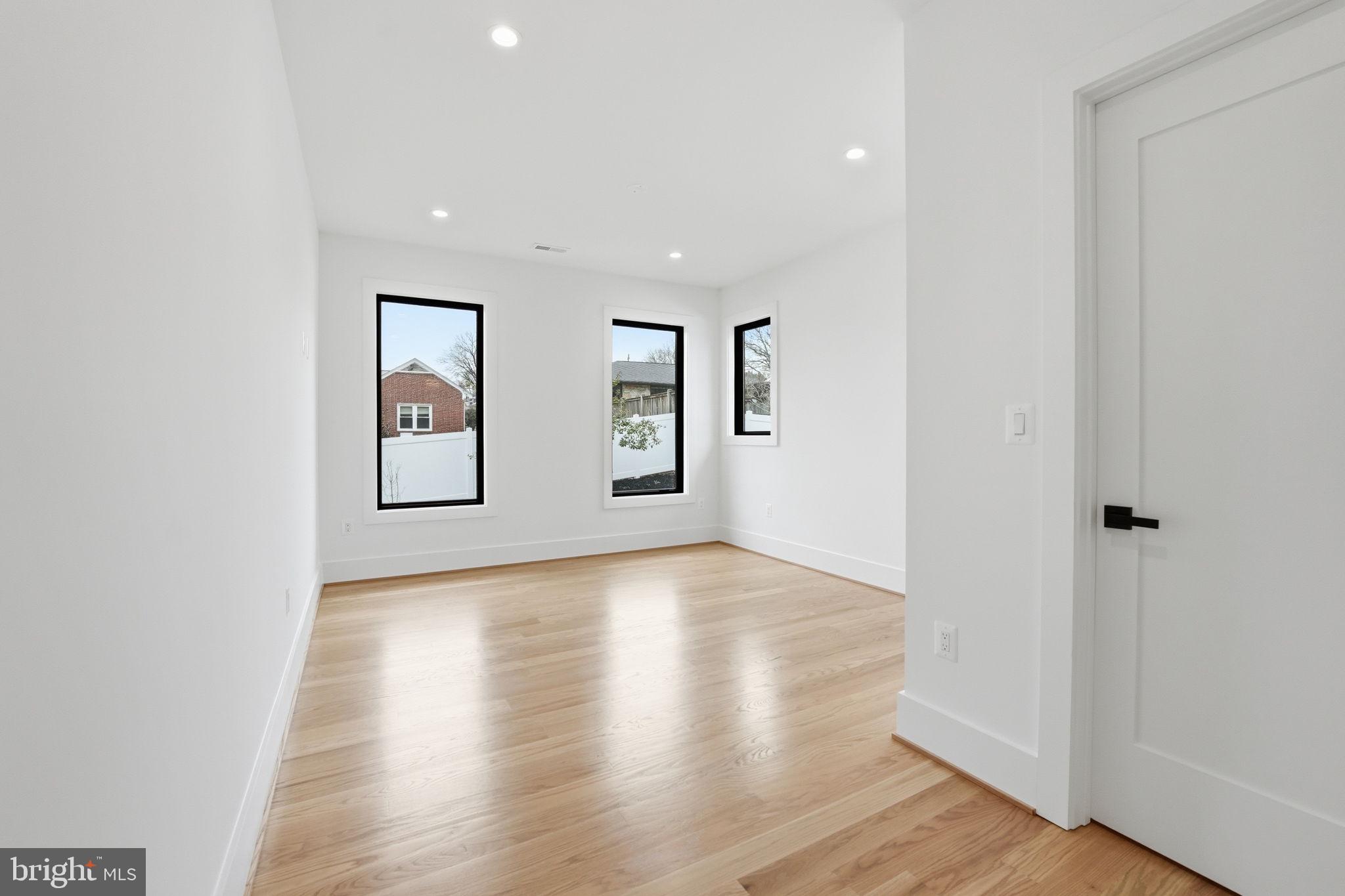 ARLINGTON RIDGE - Residential