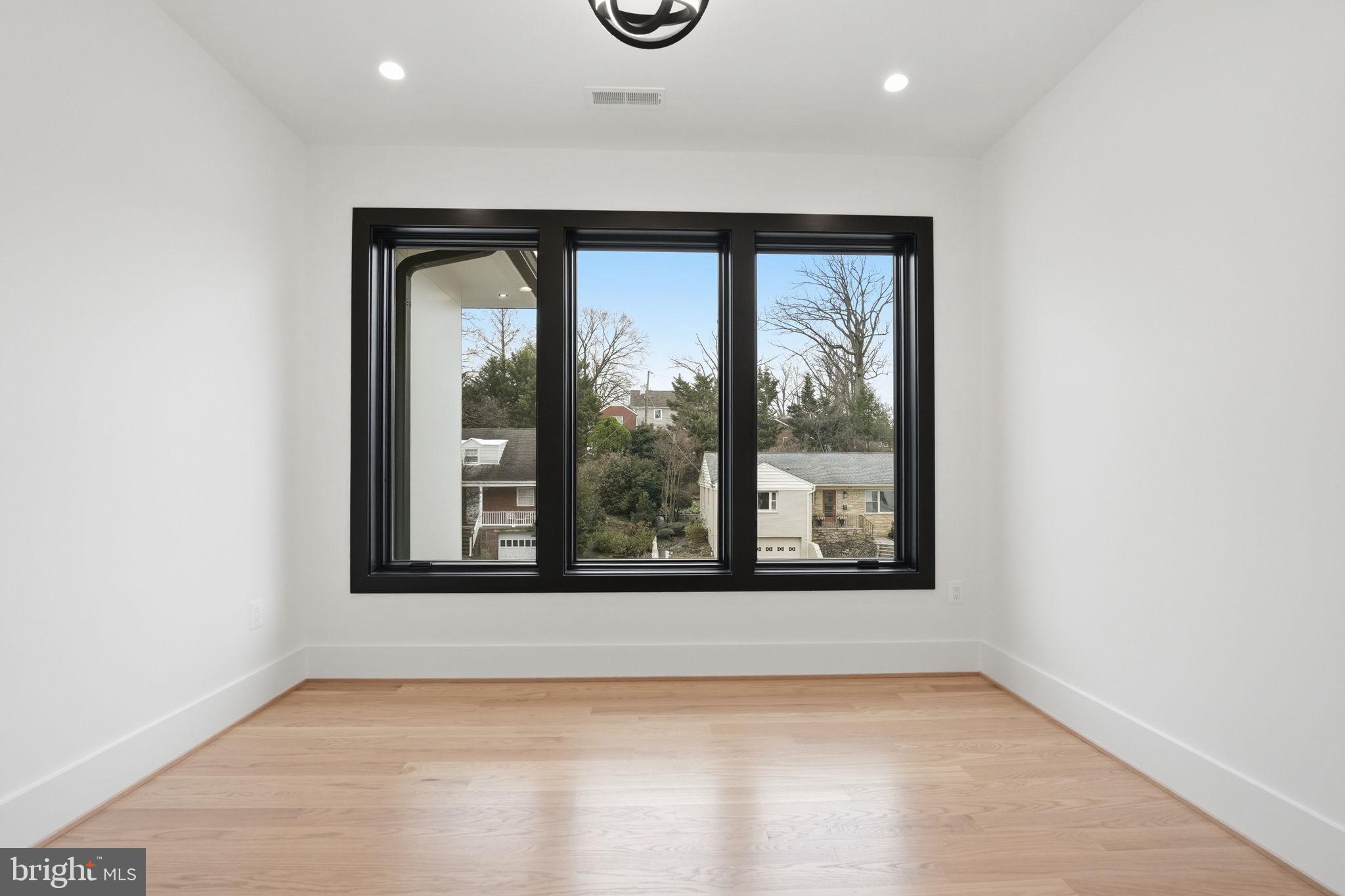 ARLINGTON RIDGE - Residential