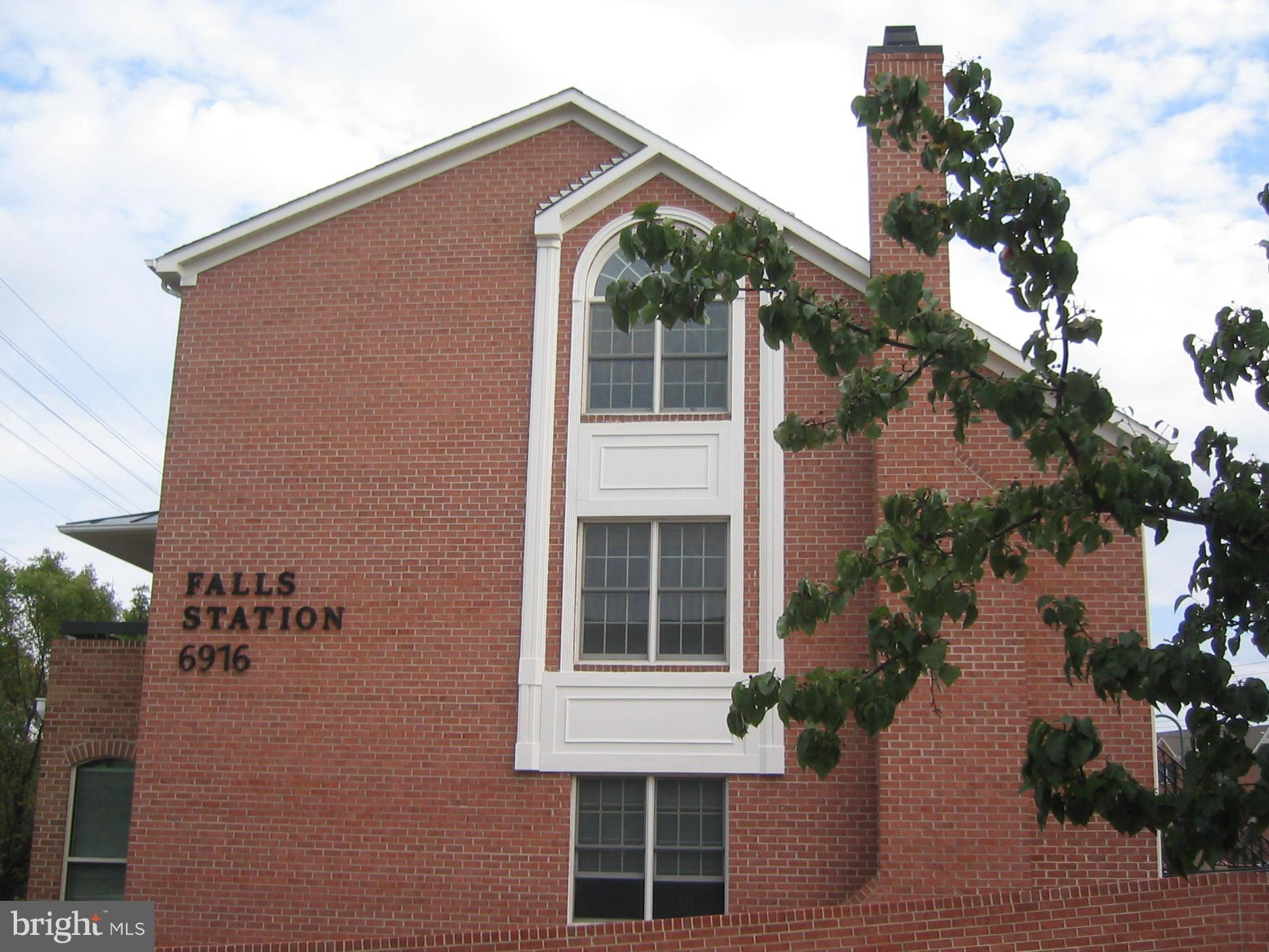 FALLS STATION - Residential Lease