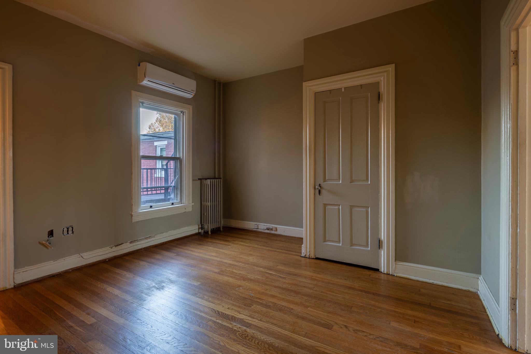 CHESTNUT HILL - Residential