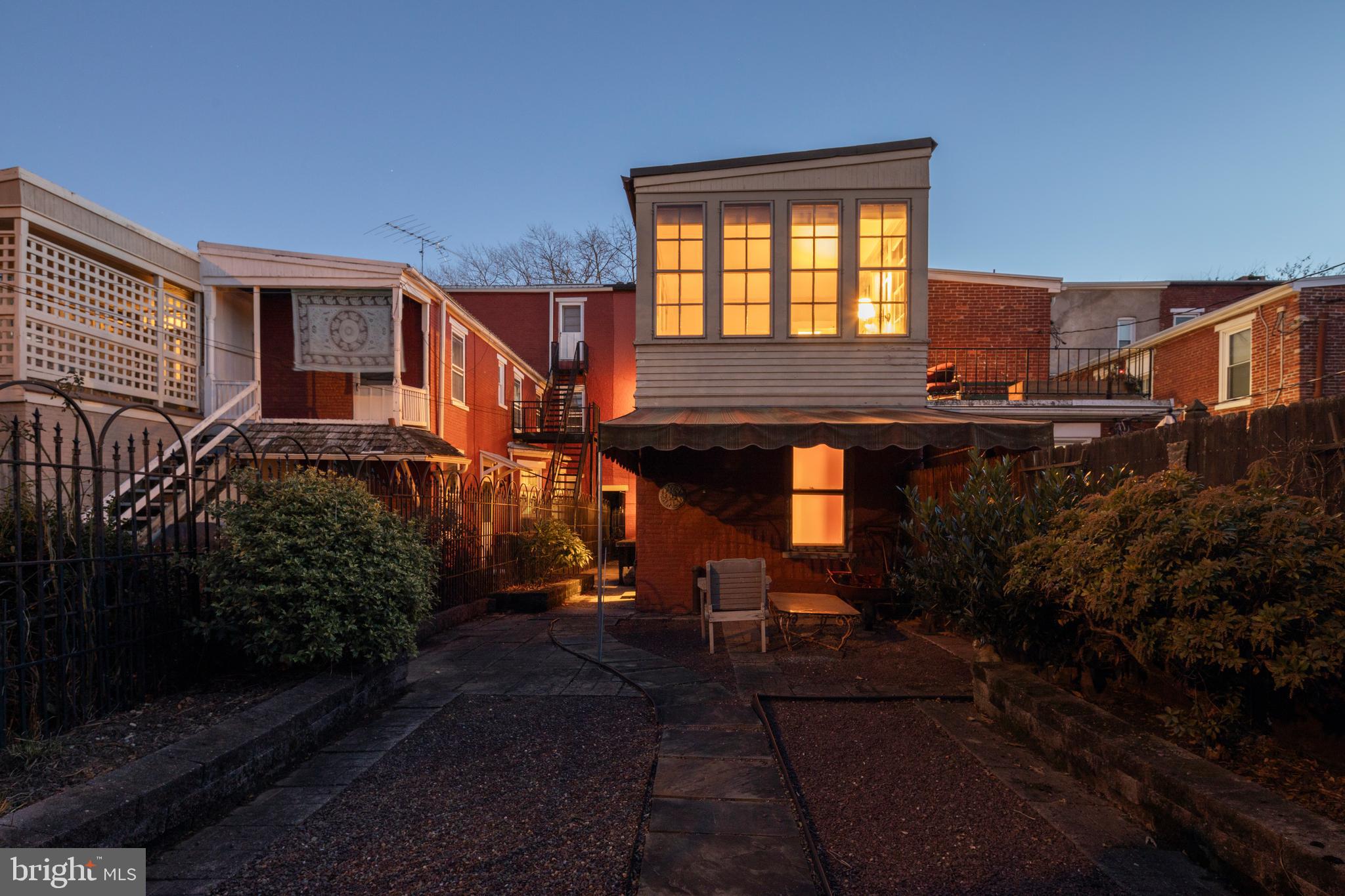 CHESTNUT HILL - Residential