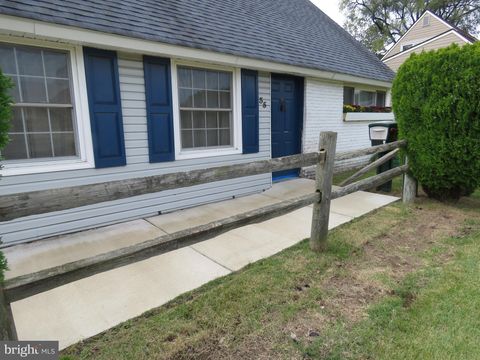 35 PARKSIDE CIRCLE LEVITTOWN PA 19056