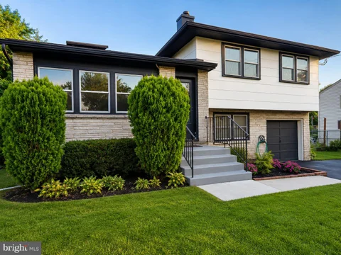 33 Beaver Drive, Barrington, NJ MLS: NJCD2125504
