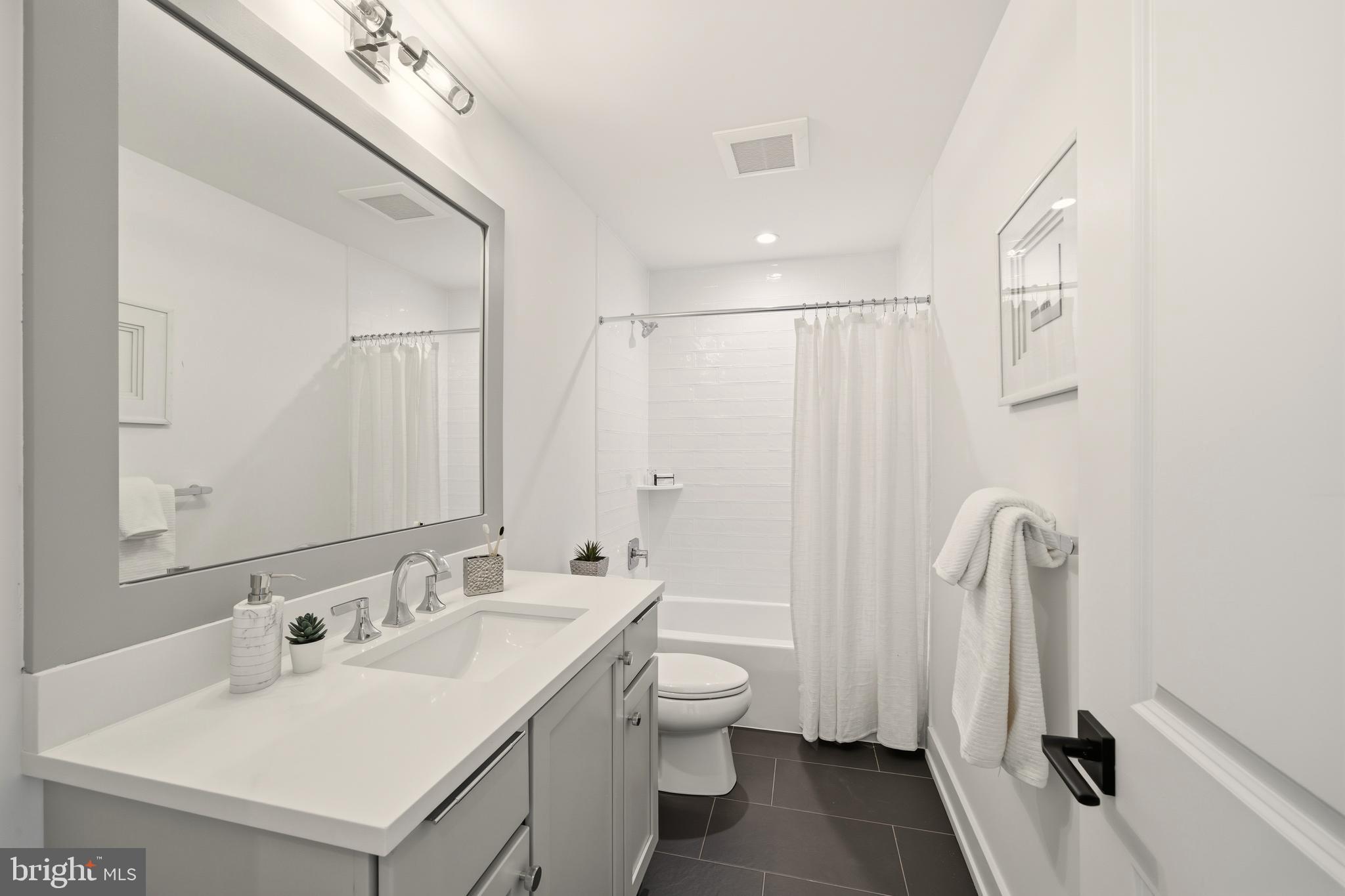 NEWTOWN SQ - Residential