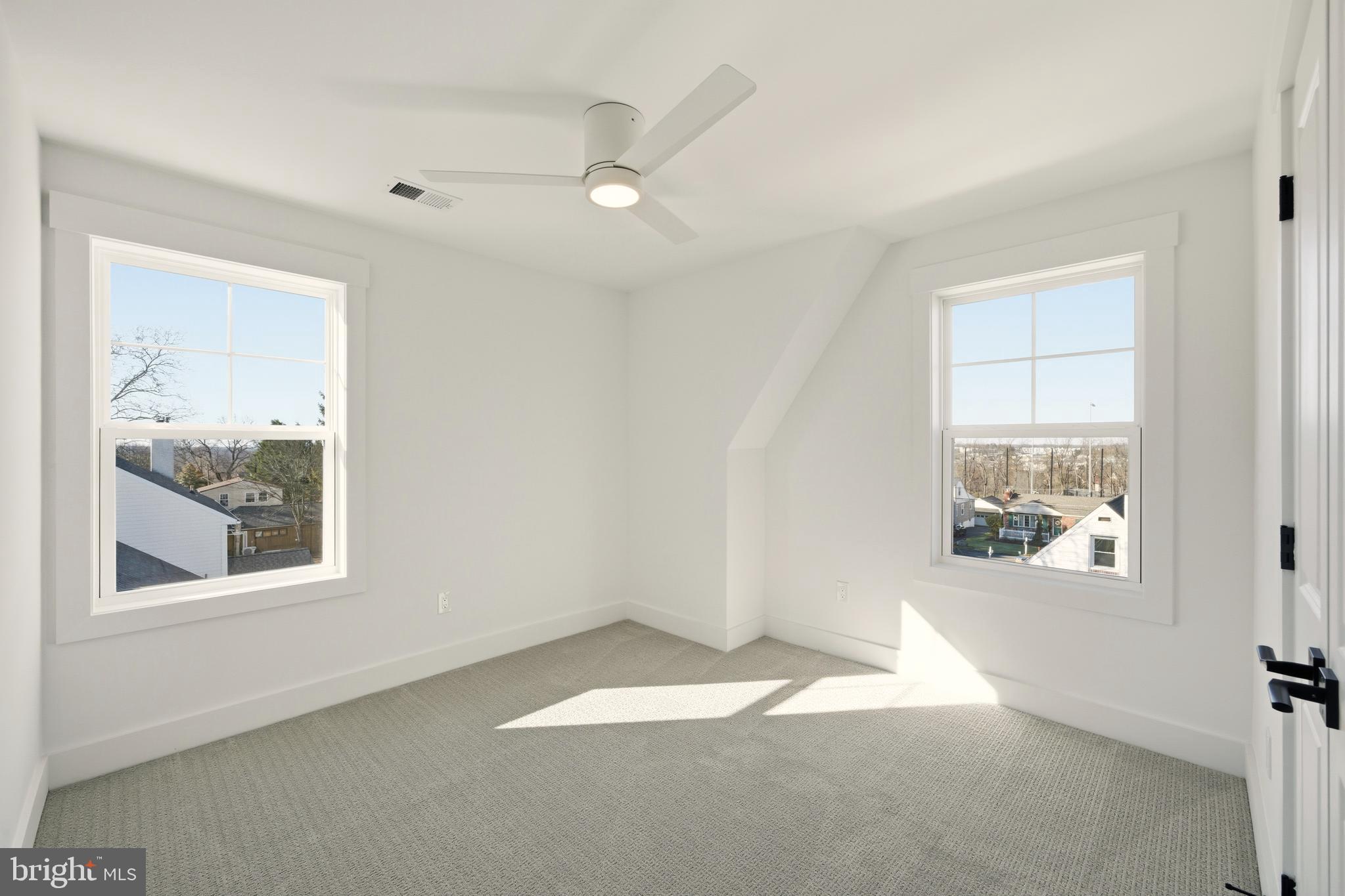 NEWTOWN SQ - Residential