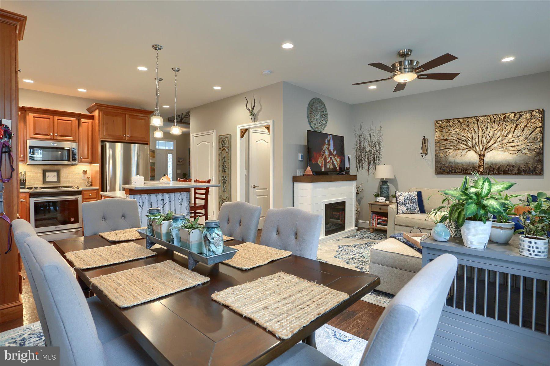 HONEYSUCKLE LANE - Residential