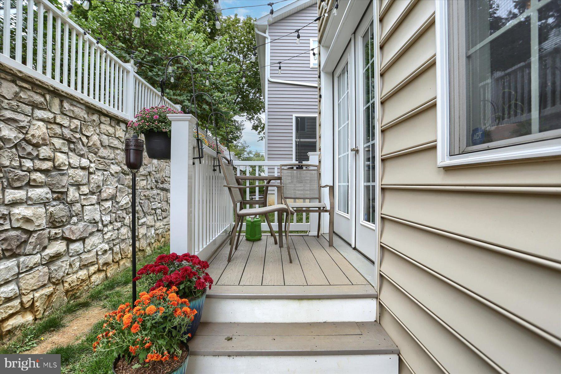 HONEYSUCKLE LANE - Residential