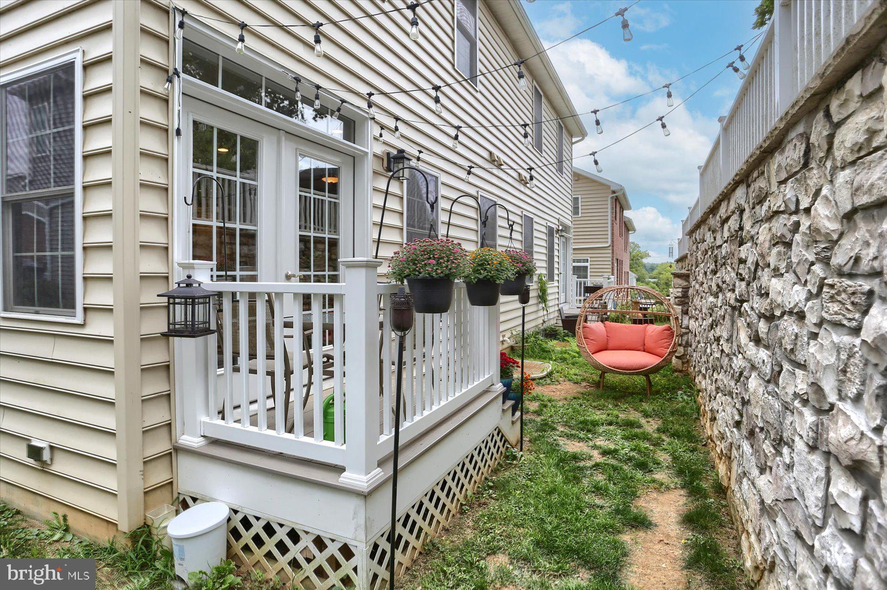 HONEYSUCKLE LANE - Residential