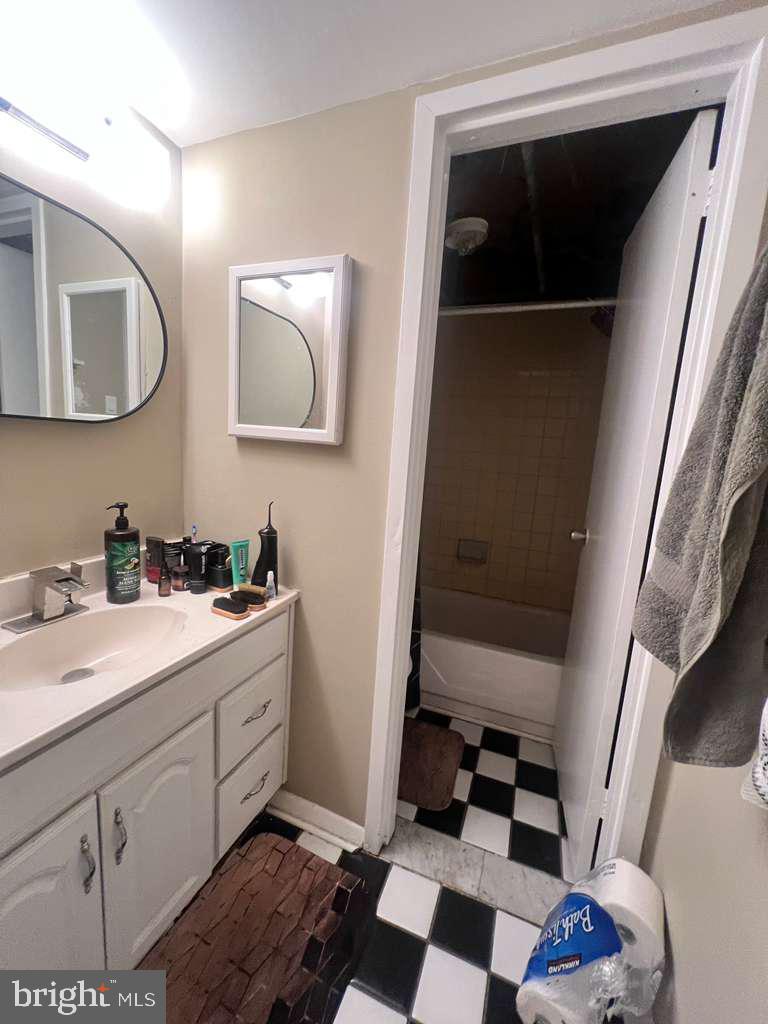 PRESIDENTIAL TOWERS - Residential