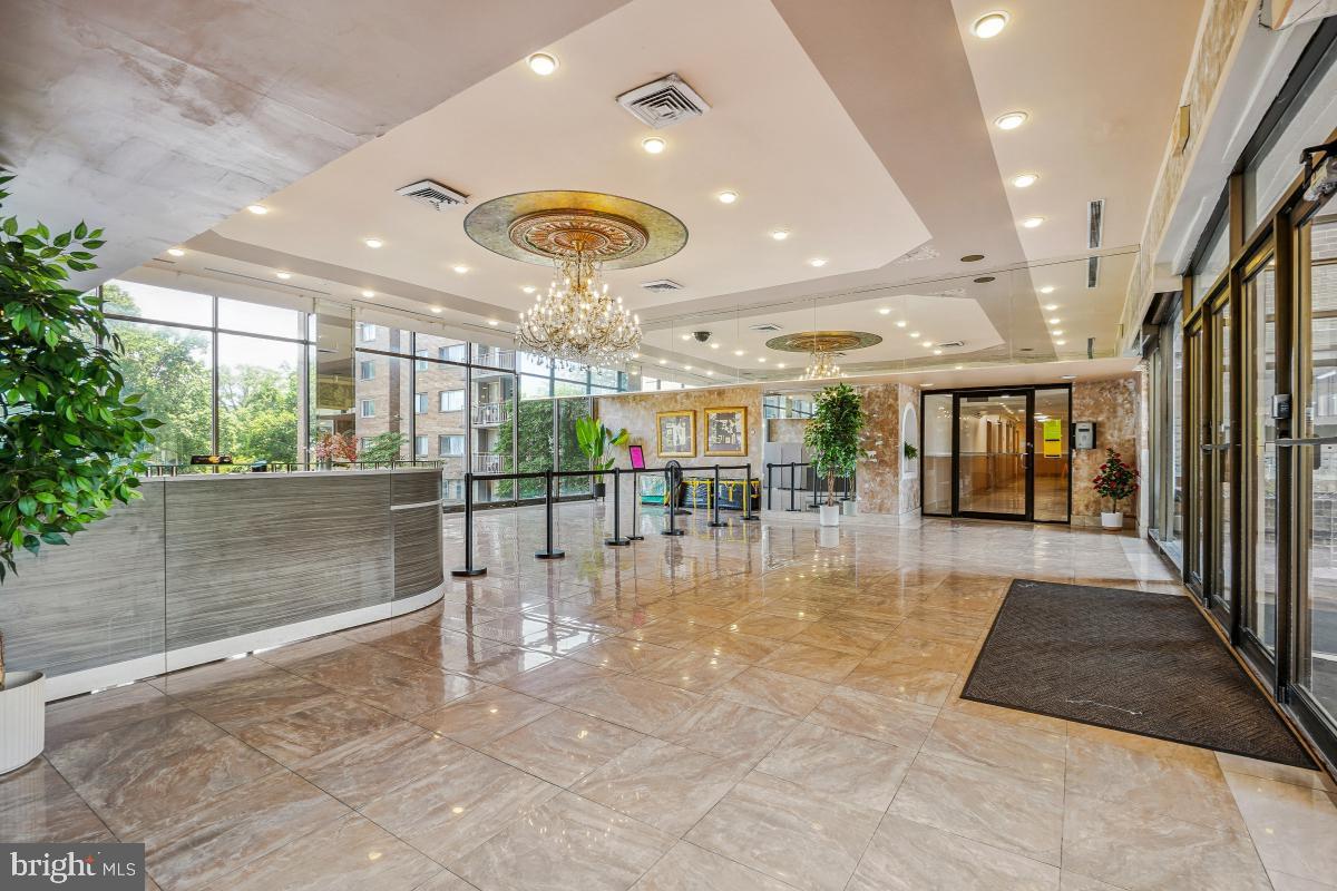 PRESIDENTIAL TOWERS - Residential