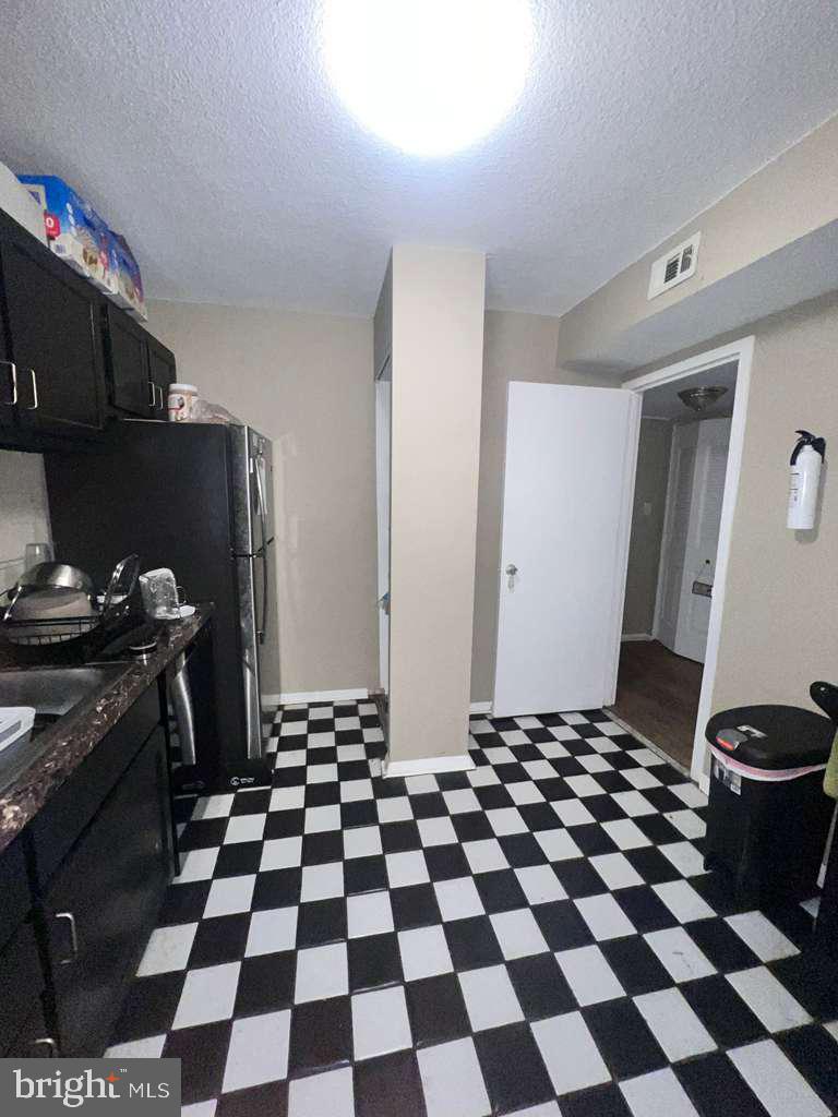 PRESIDENTIAL TOWERS - Residential