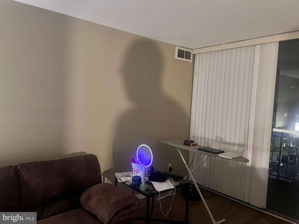 PRESIDENTIAL TOWERS - Residential