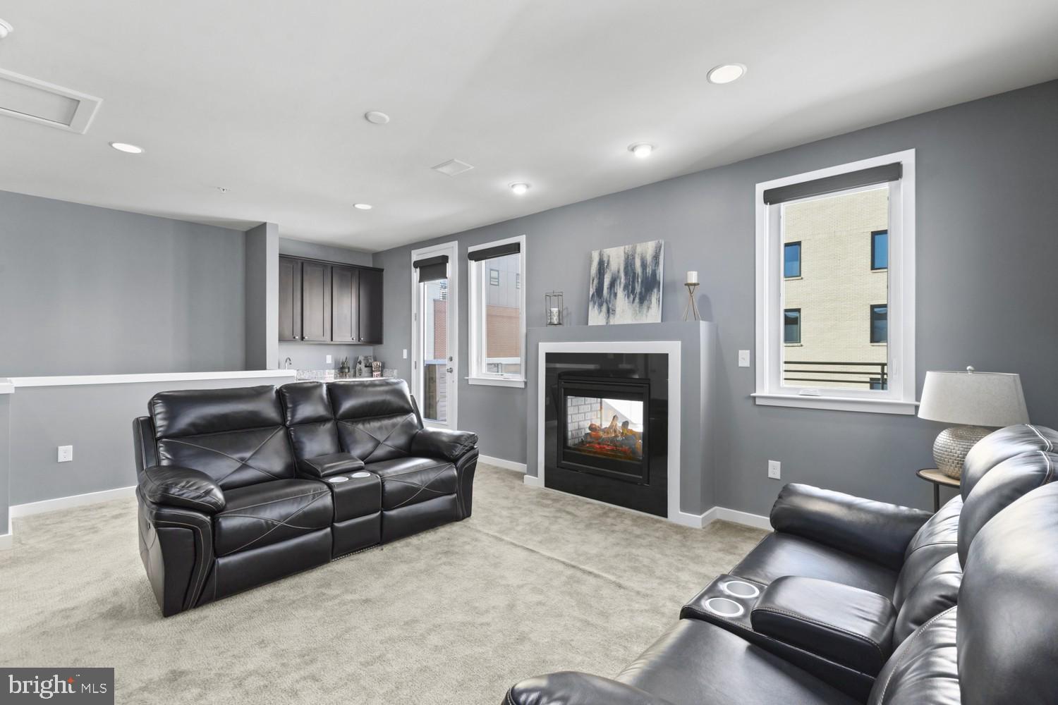 CAMBRIA SQUARE - Residential Lease