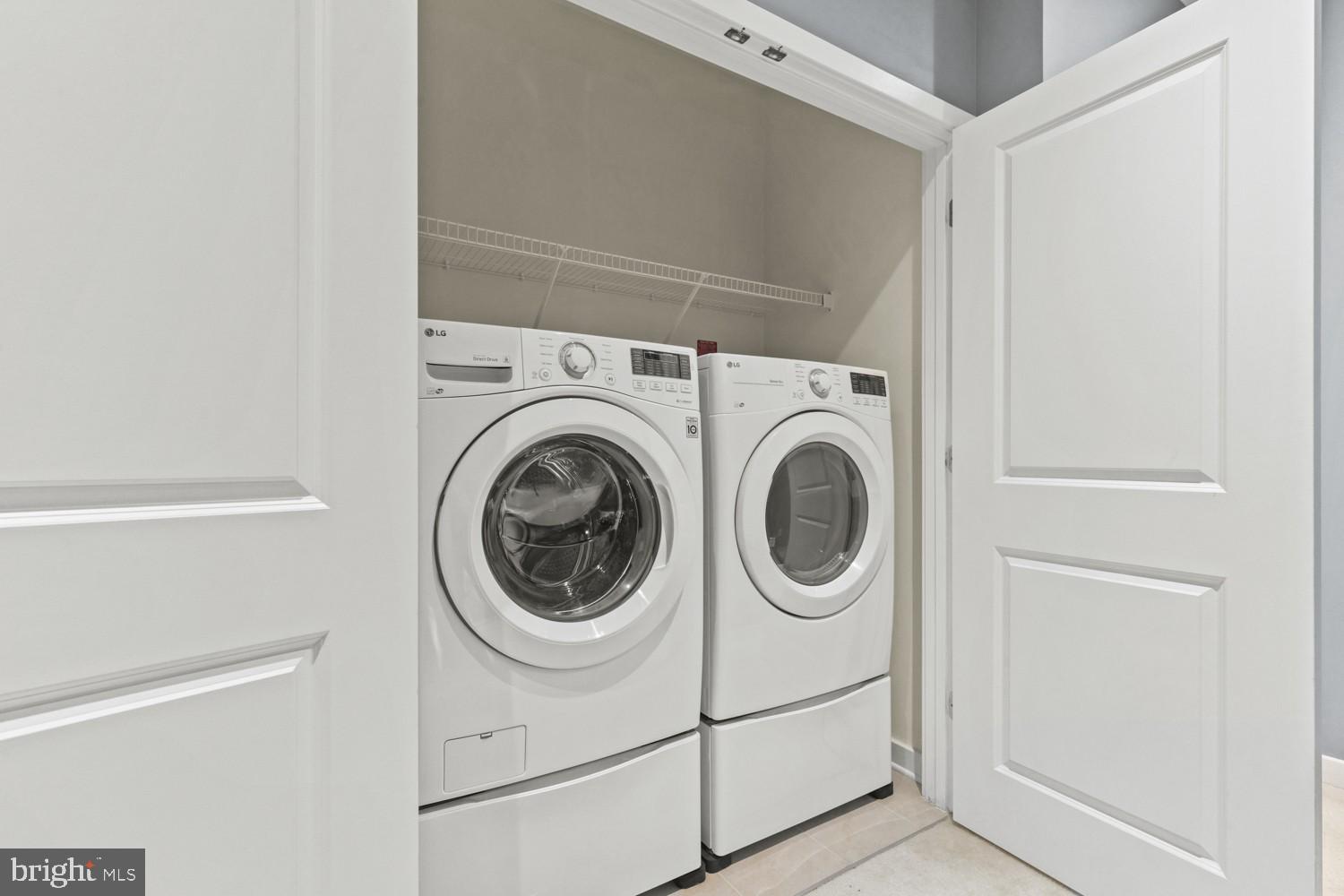 CAMBRIA SQUARE - Residential Lease