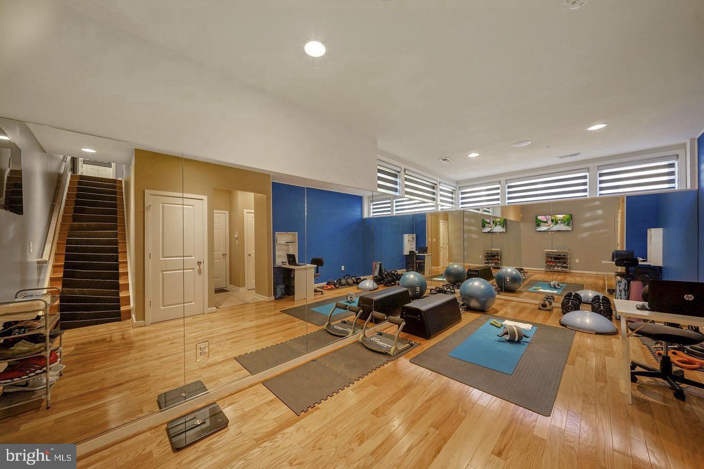 CAMBRIA SQUARE - Residential Lease