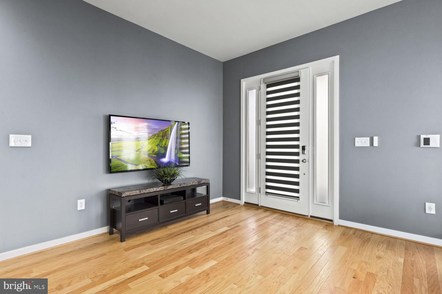 CAMBRIA SQUARE - Residential Lease