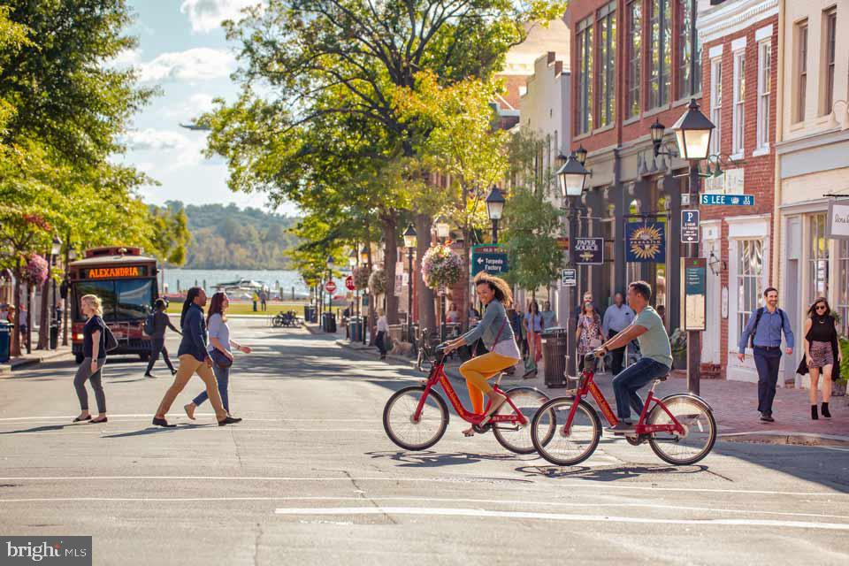 CAMBRIA SQUARE - Residential Lease