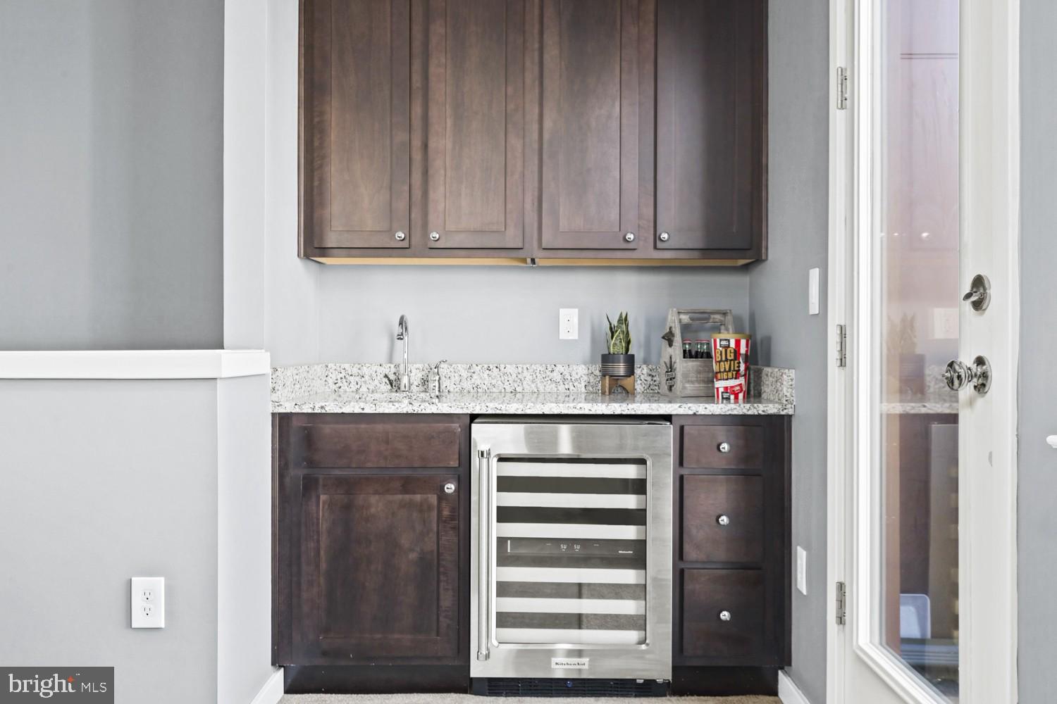 CAMBRIA SQUARE - Residential Lease