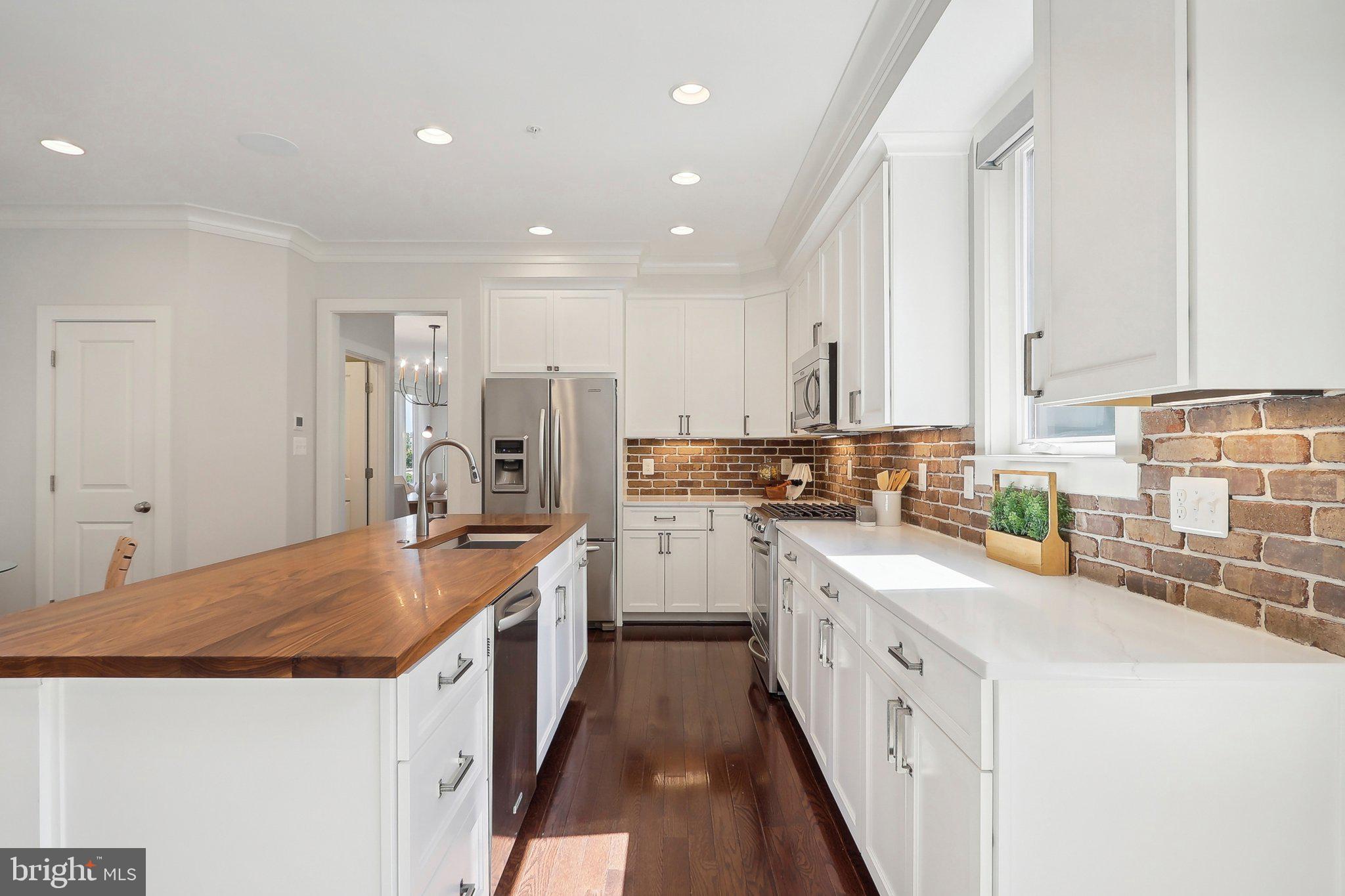 MOSAIC AT MERRIFIELD - Residential