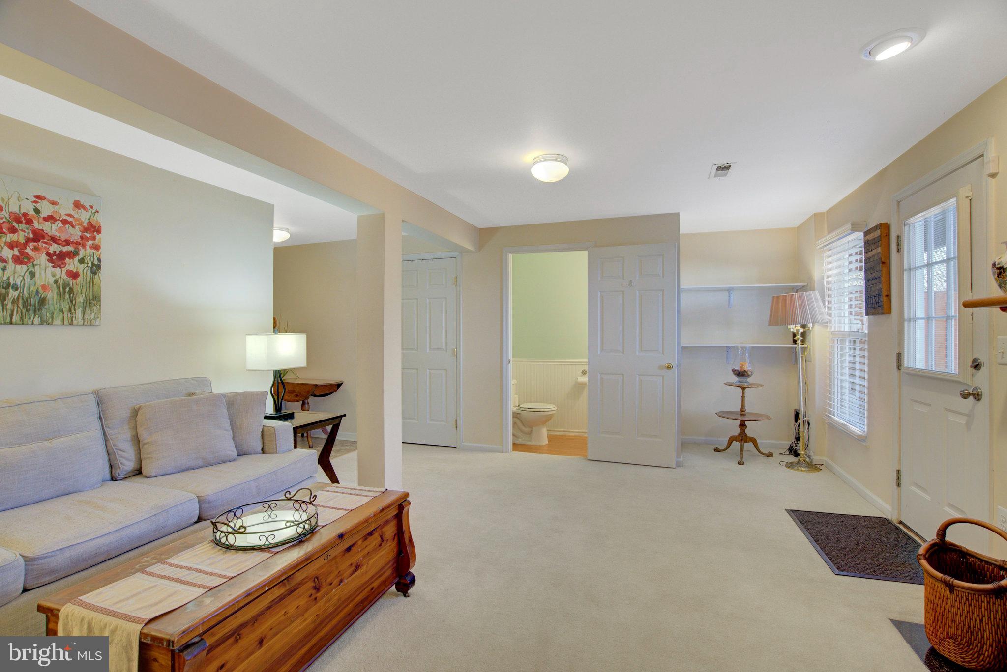 POTOMAC LAKES - Residential Lease