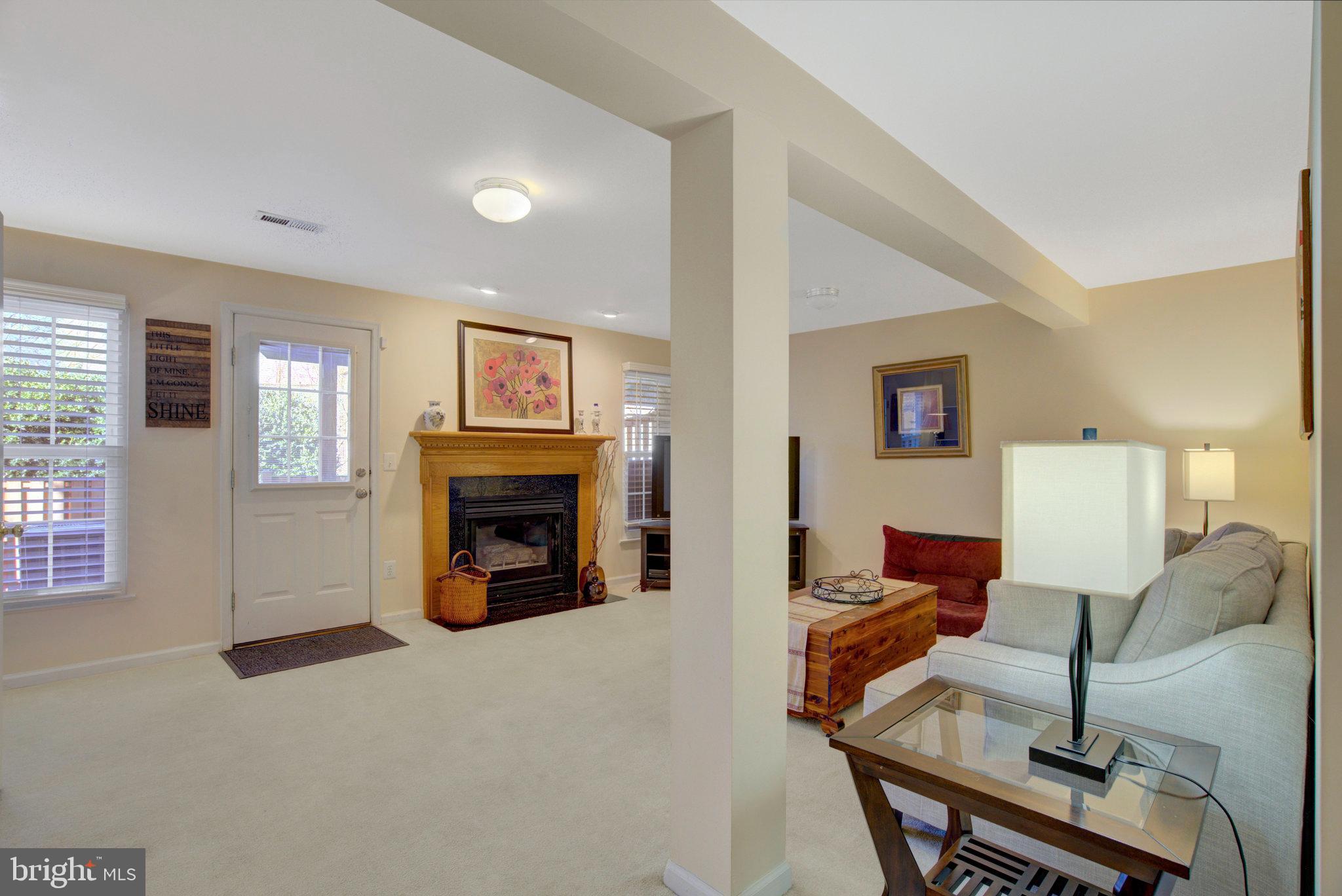 POTOMAC LAKES - Residential Lease