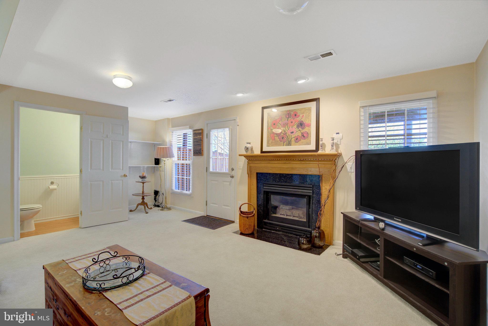 POTOMAC LAKES - Residential Lease