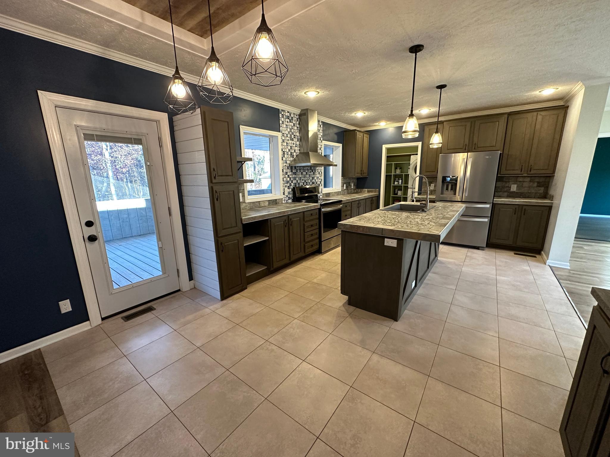 STONEWALL - Residential