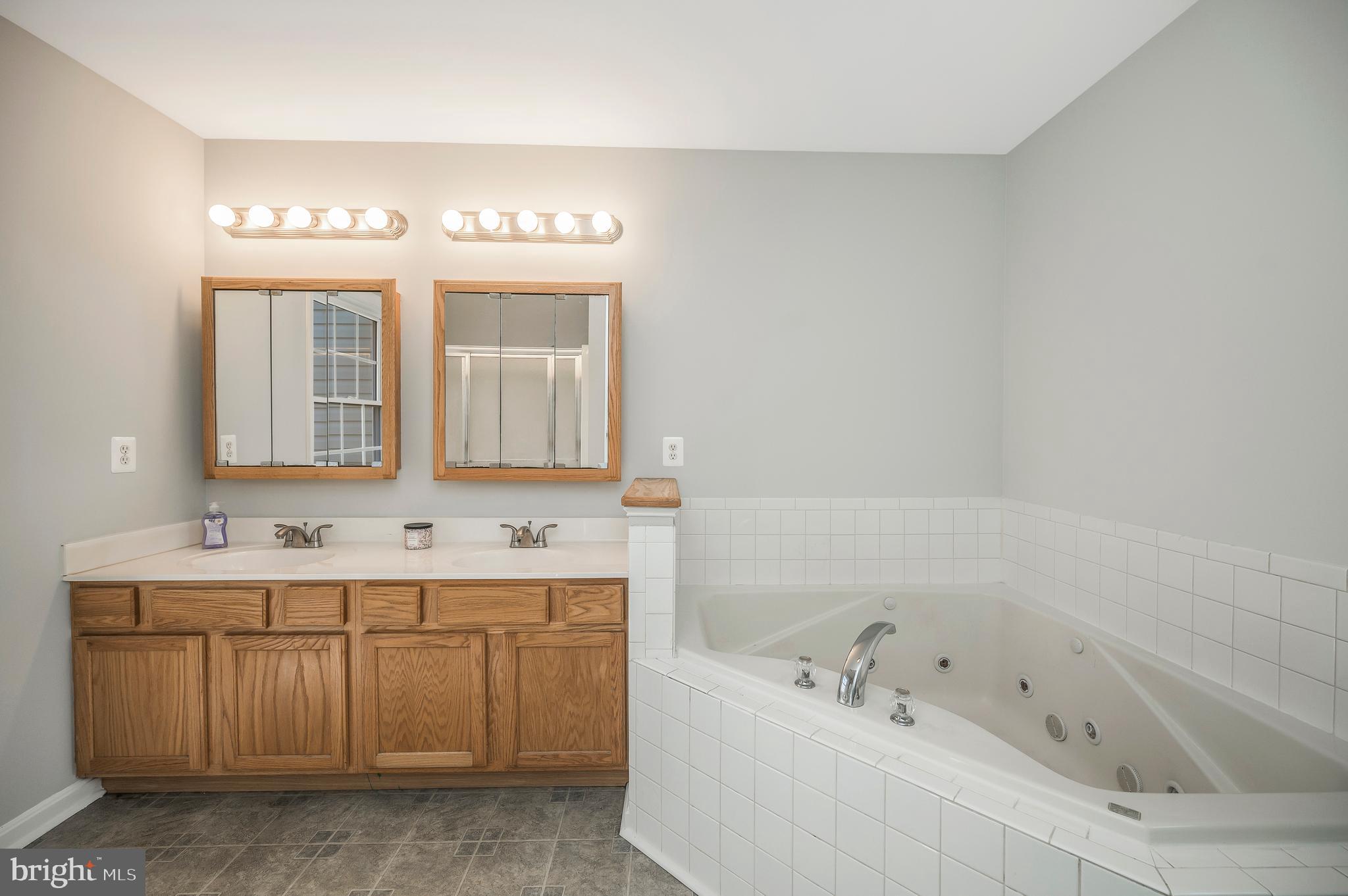 LAKE LAND OR - Residential