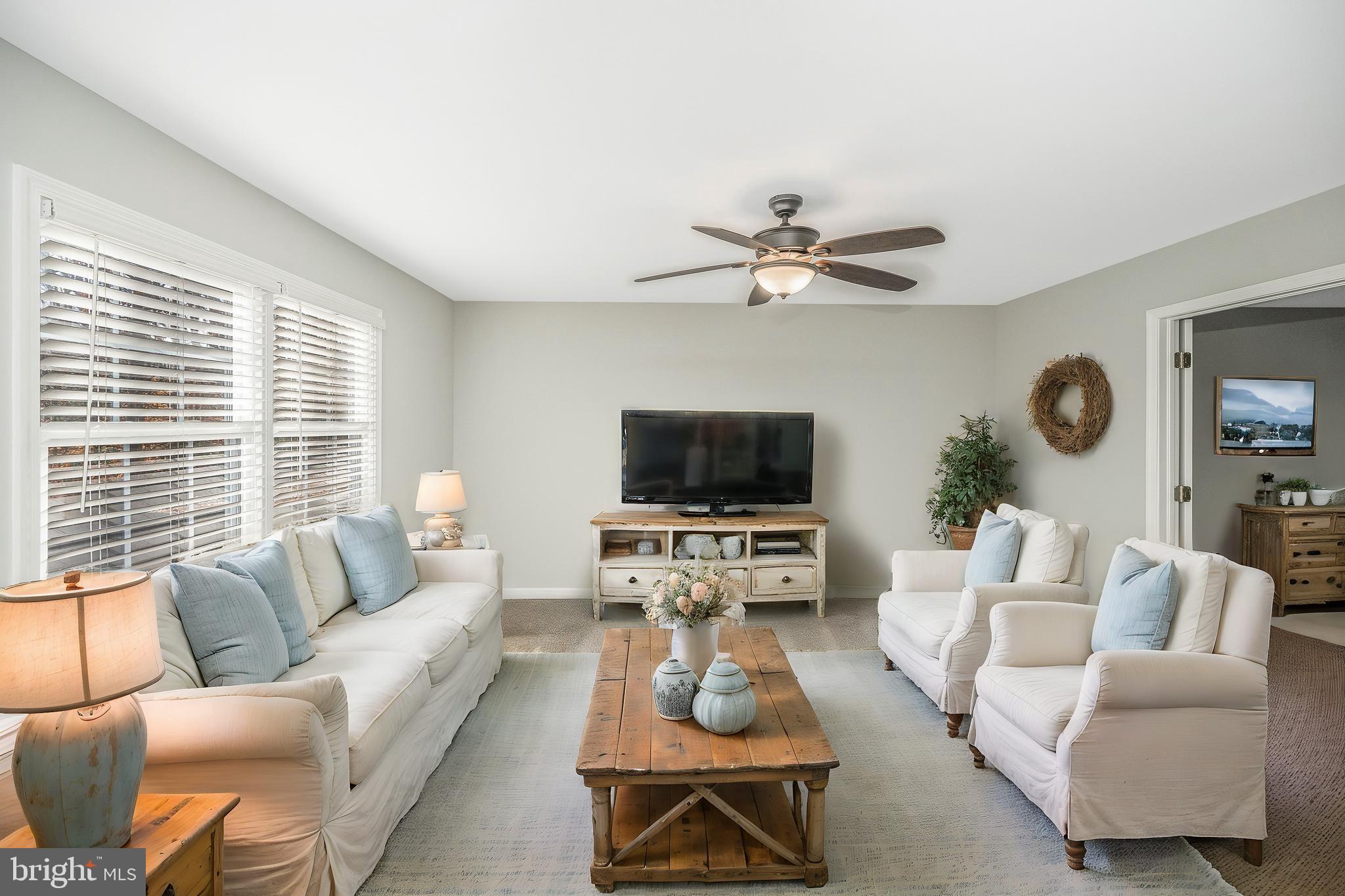 LAKE LAND OR - Residential