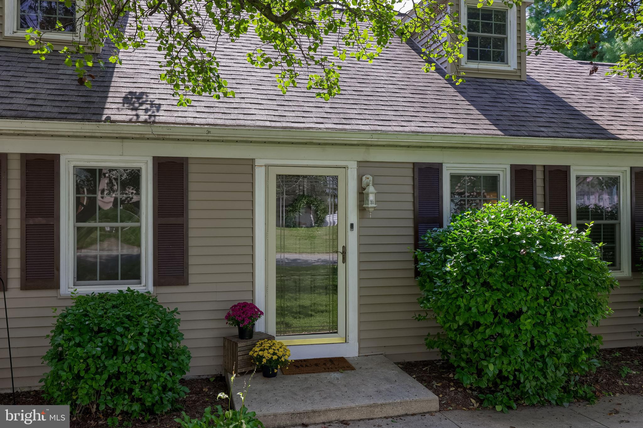 3320 POPLAR LANE