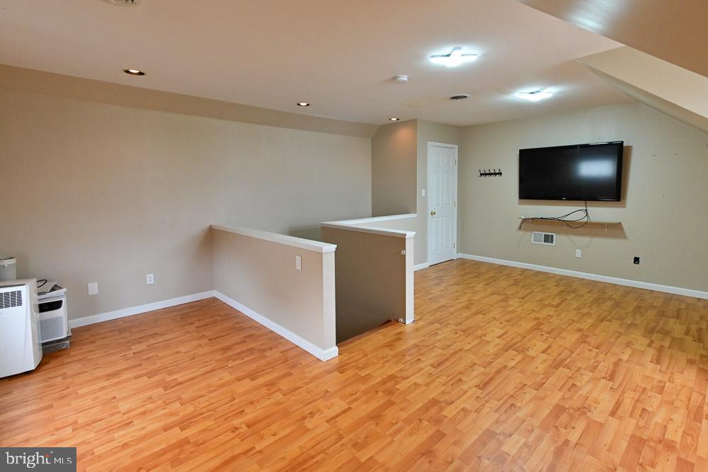 SYCAMORE VILLAGE - Residential