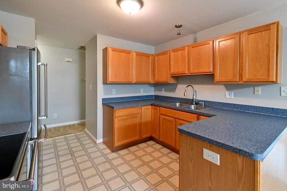 SYCAMORE VILLAGE - Residential