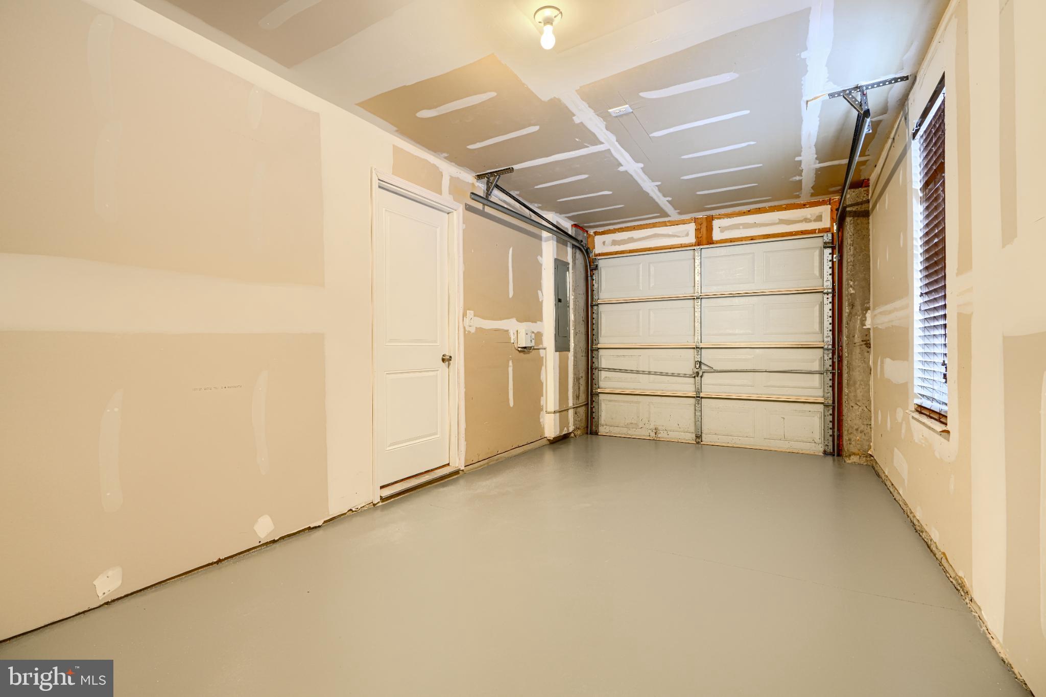 HOWARD SQUARE - Residential