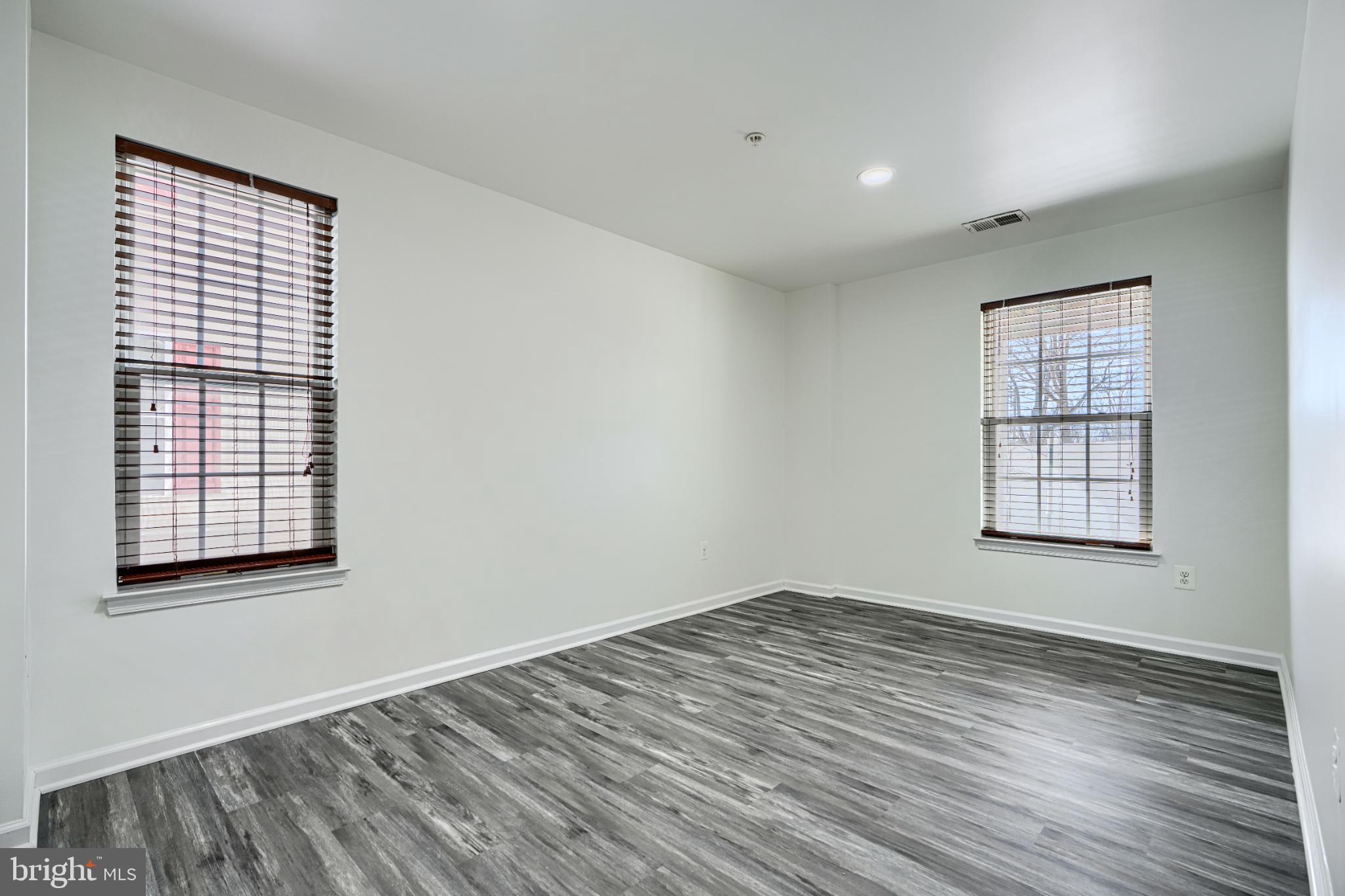 HOWARD SQUARE - Residential