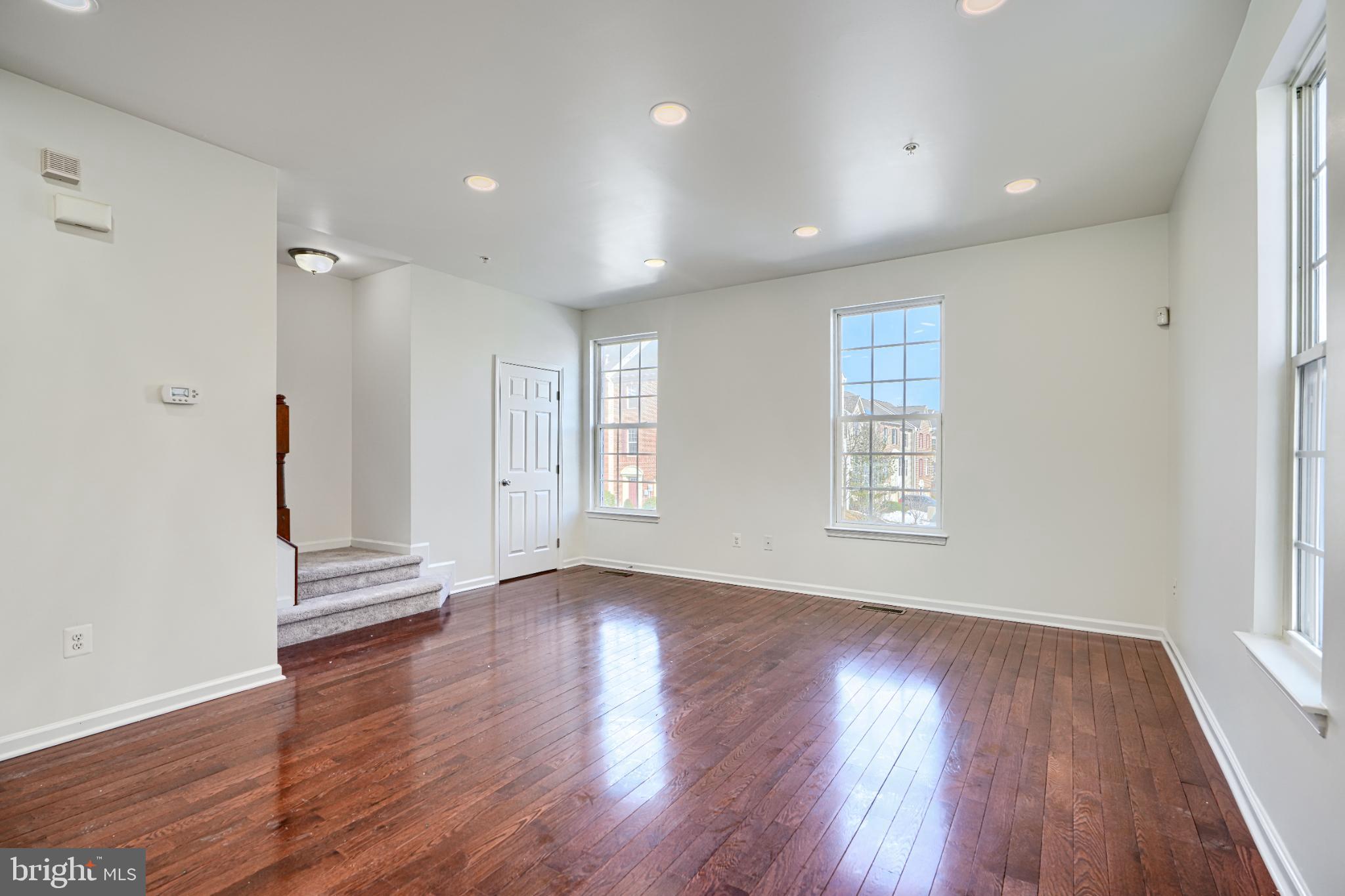 HOWARD SQUARE - Residential