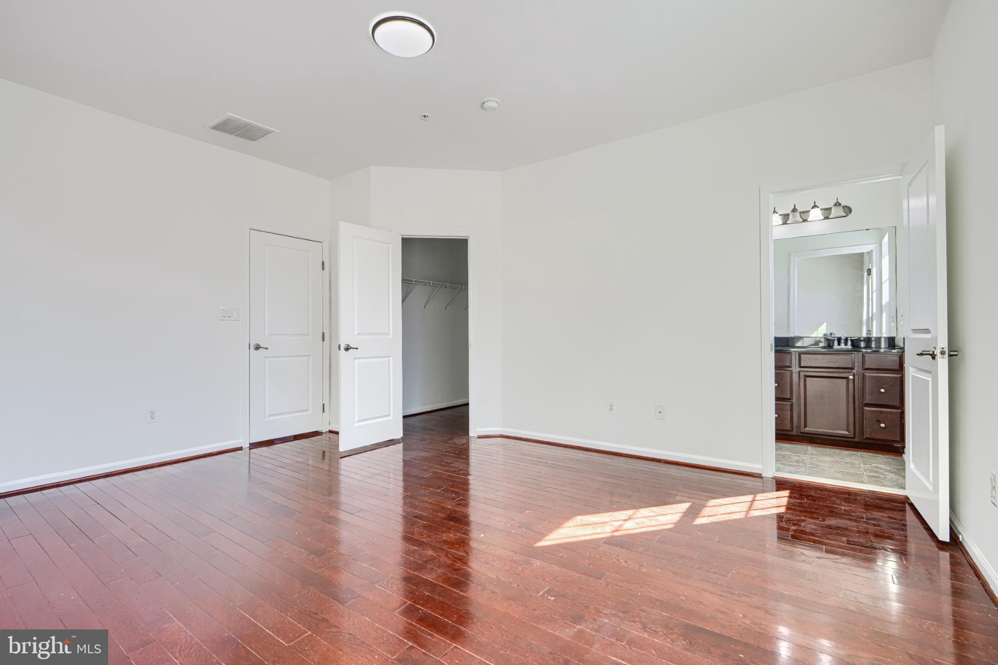 HOWARD SQUARE - Residential