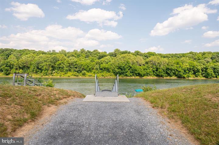 CROSSINGS ON THE POTOMAC - Residential