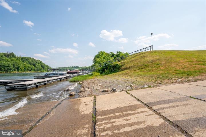 CROSSINGS ON THE POTOMAC - Residential