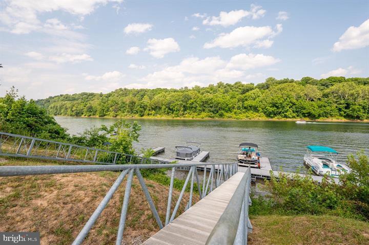 CROSSINGS ON THE POTOMAC - Residential