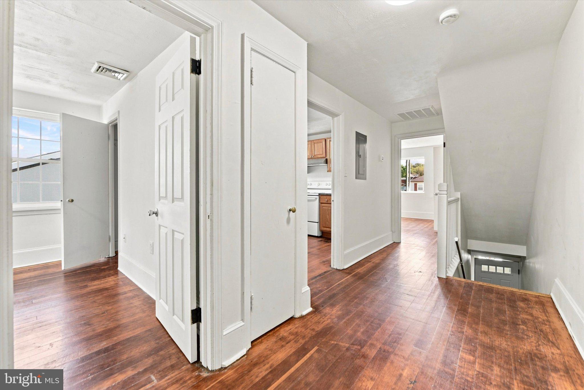 162 ROSEMONT AVENUE 2