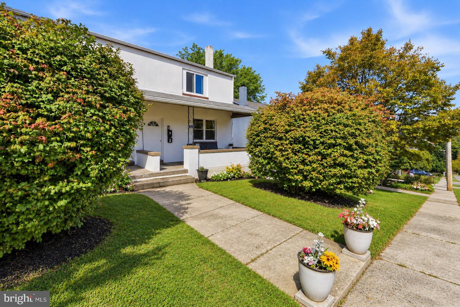 162 ROSEMONT AVENUE 2